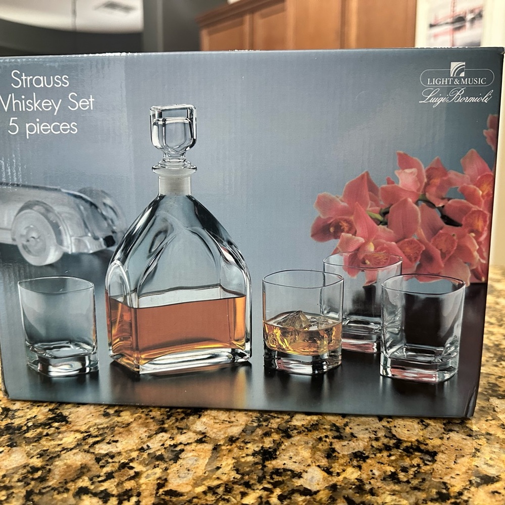 Luigi Bormioli Strauss “ Light & Music” 5-Piece Whiskey Set- Decanter + 4 Glass
